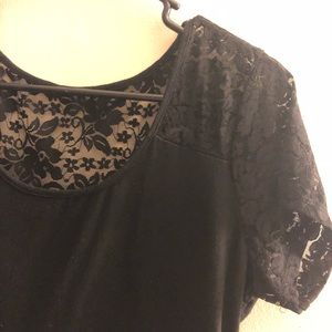Women's black cap sleeve shirt with lace